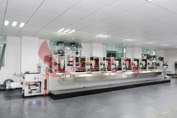 紅上光工廠生產設備-深圳不干膠貼紙